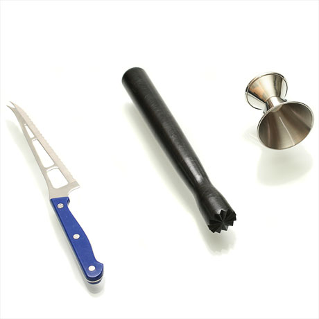 Making of Caipirinha. Step 2. Barware - knife, muddler, jigger (Делаем Кайпиринью. Шаг 2. Барное оборудование - барный нож, мадлер, джигер)
