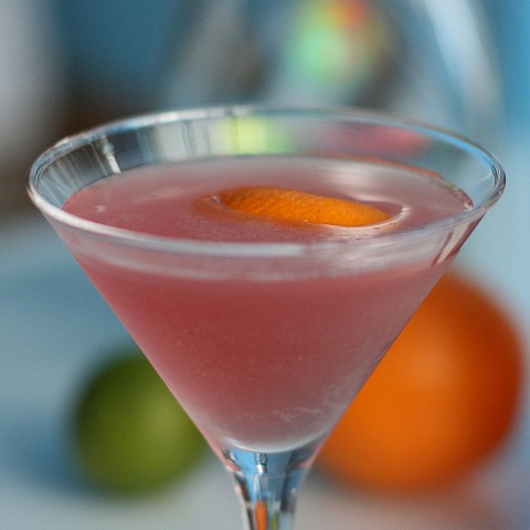 The Cosmopolitan Cocktail garnished with orange peel (Коктейль Космополитан украшенный апельсиновой кожурой)