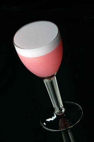 The Clover Club Cocktail in vintage wineglass (Коктейль Клоувер Клуб в винтажном винном бокале)