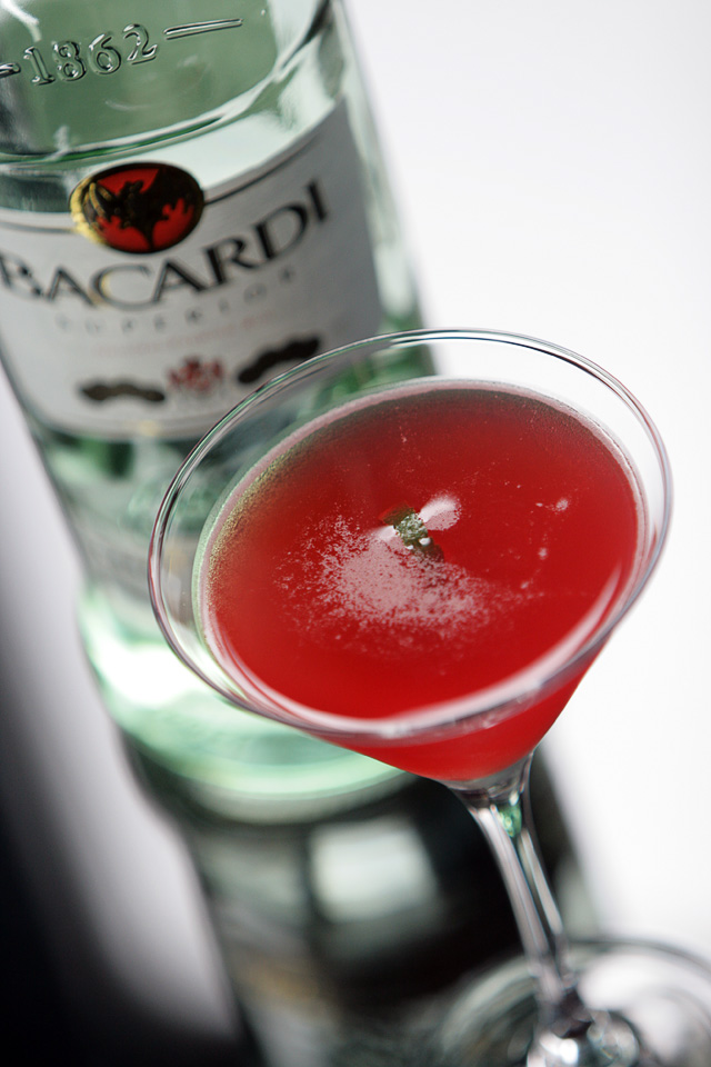 Bacardi Cocktail with Bacardi bottle | ScienceOfDrink.com