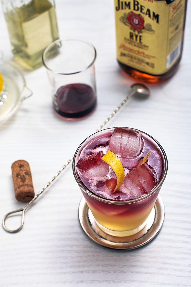 New York Sour (Whiskey Sour with claret) | ScienceOfDrink.com
