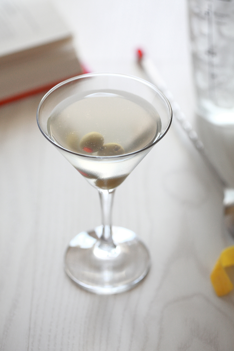 The Dirty Martini Cocktail | ScienceOfDrink.com